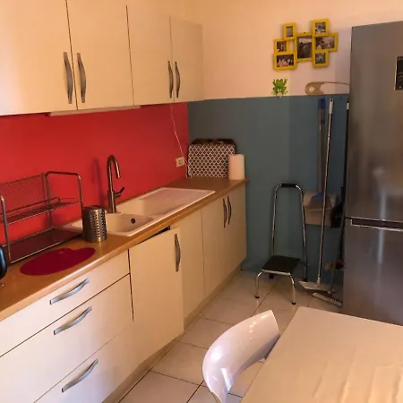 Maison Familiale A 100 M De La *